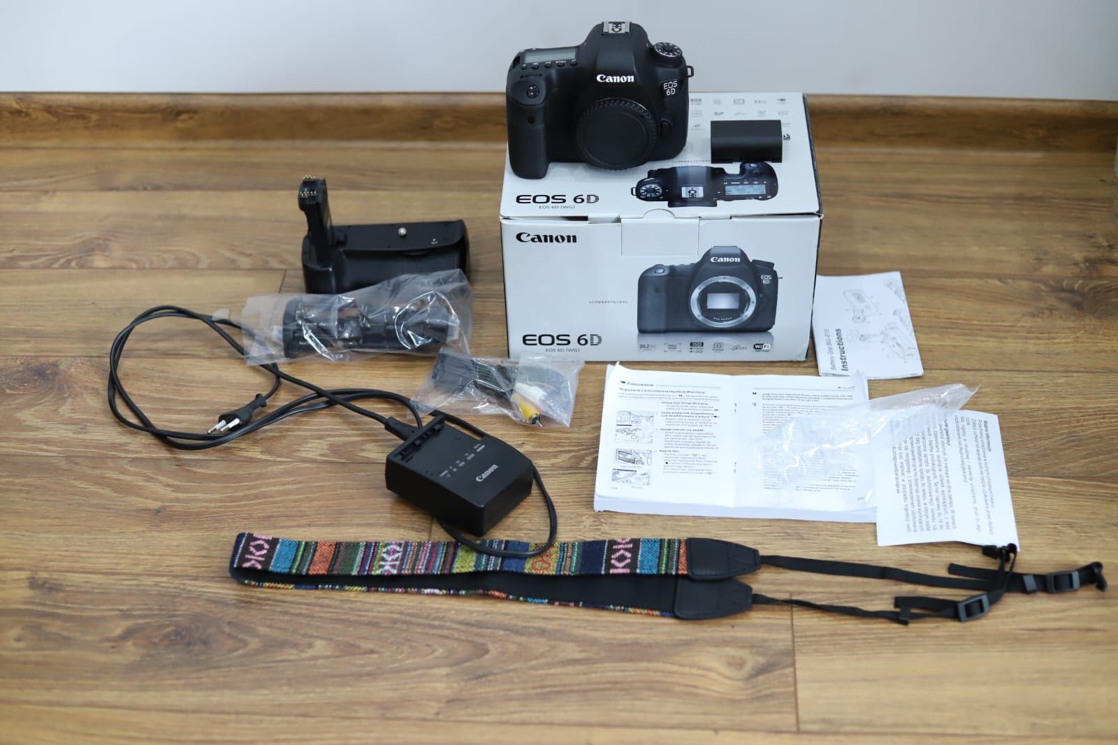 Canon EOS 6D + grip + akcesoria – przebieg 57 514 super stan 

Sprzeda