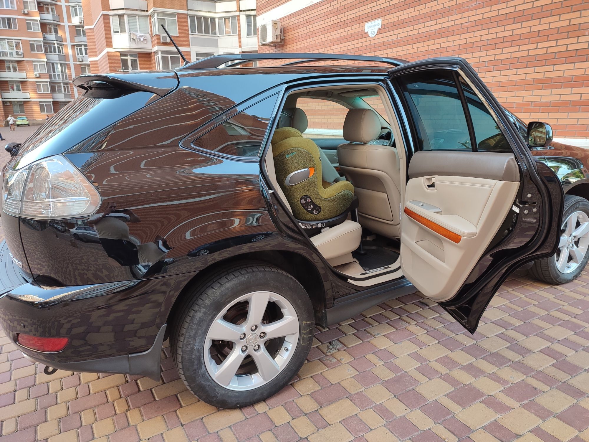 Срочно продам Lexus rx 350.