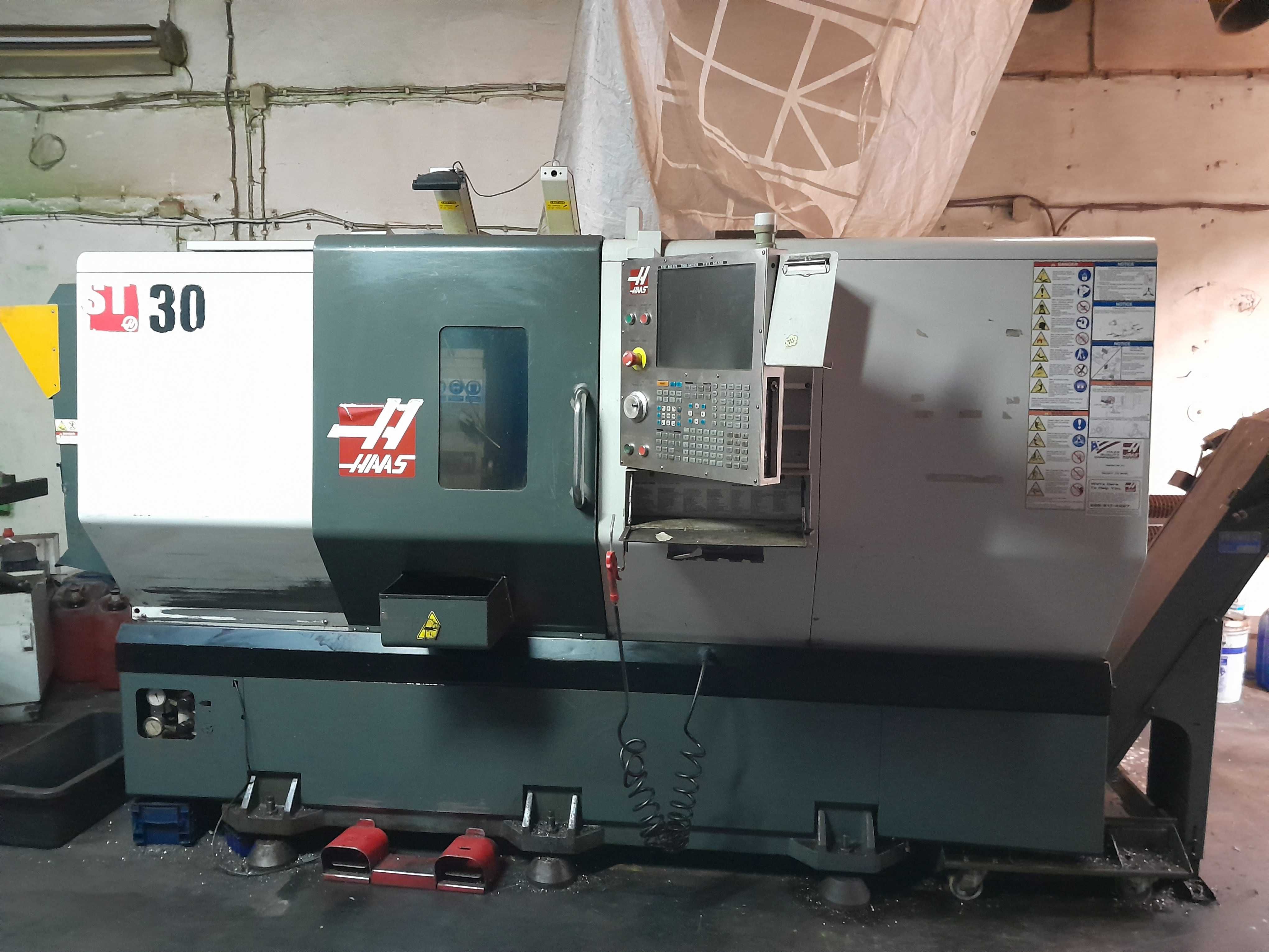 Tokarka CNC HASS ST30 z podajnikiem