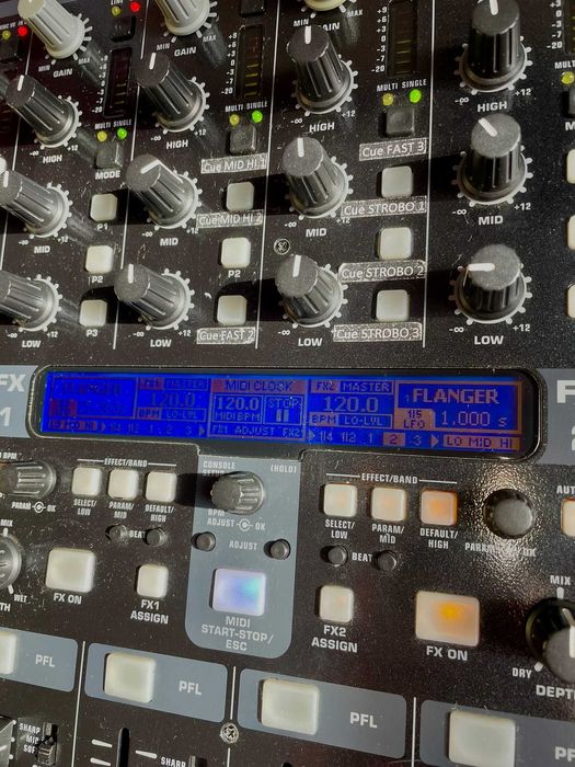Mixer Behringer DDM4000