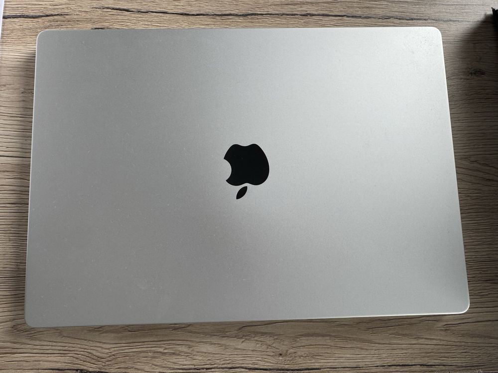 Macbook 16pro m1 (myszka i klawiatura w zestawie)