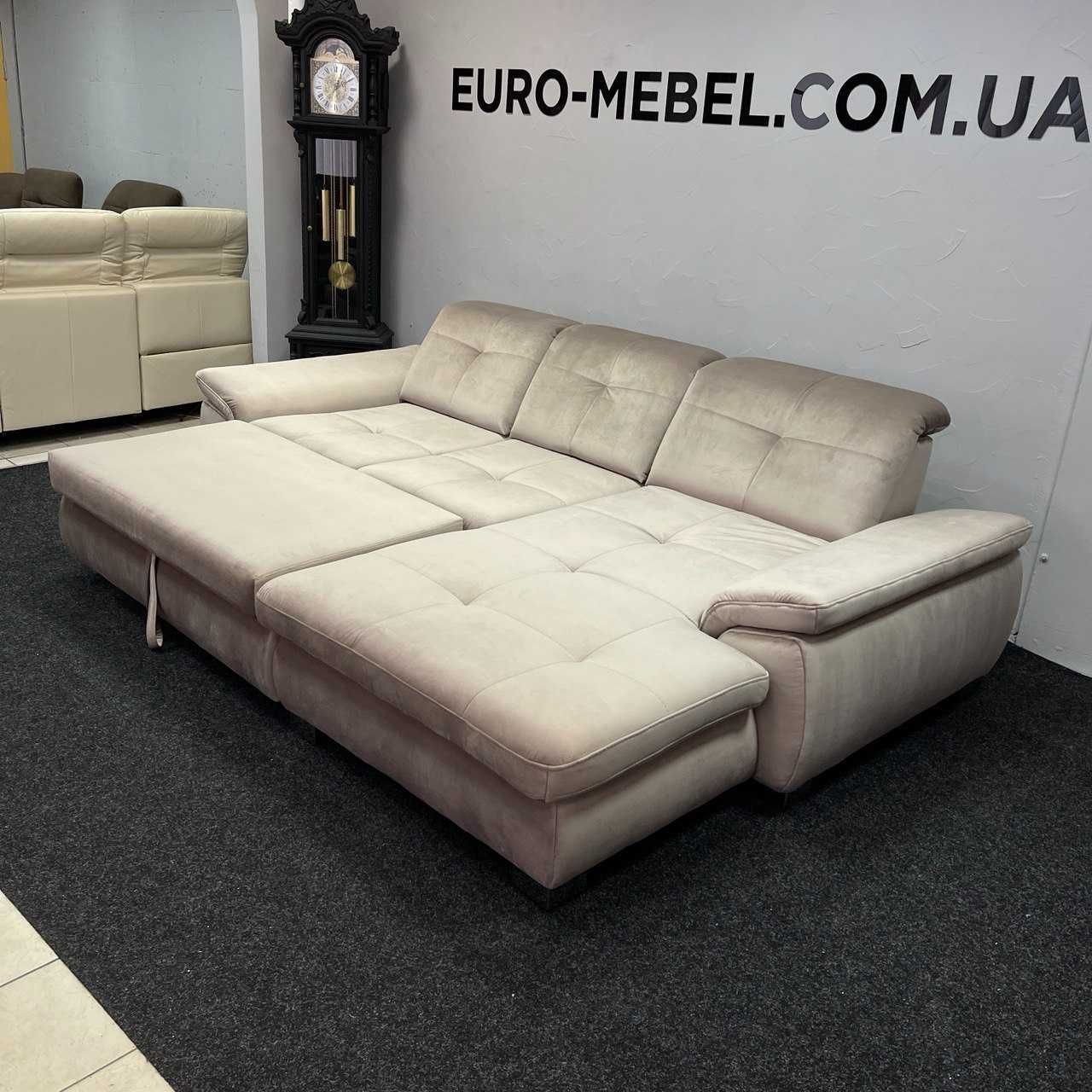 Великий м'який кутовий диван в тканині