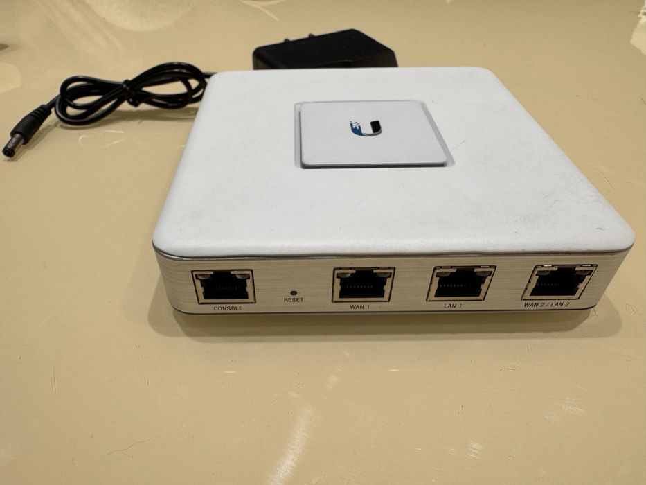 Роутер Ubuquiti USG