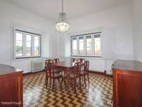 Prédio de 2 pisos (Espaço Comercial e Apartamento)