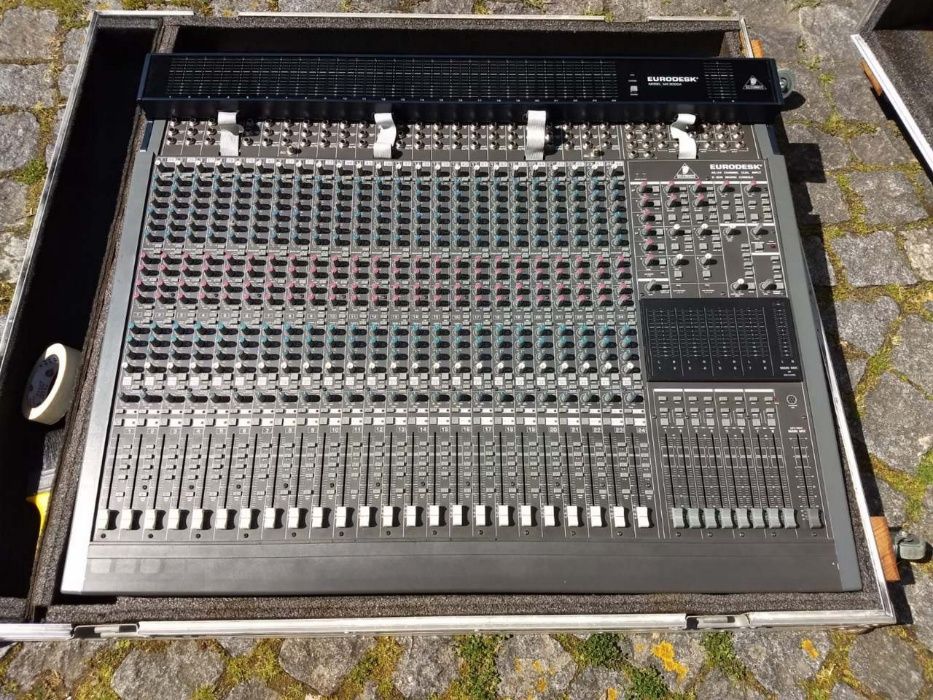 Behringer eurodesk M8000