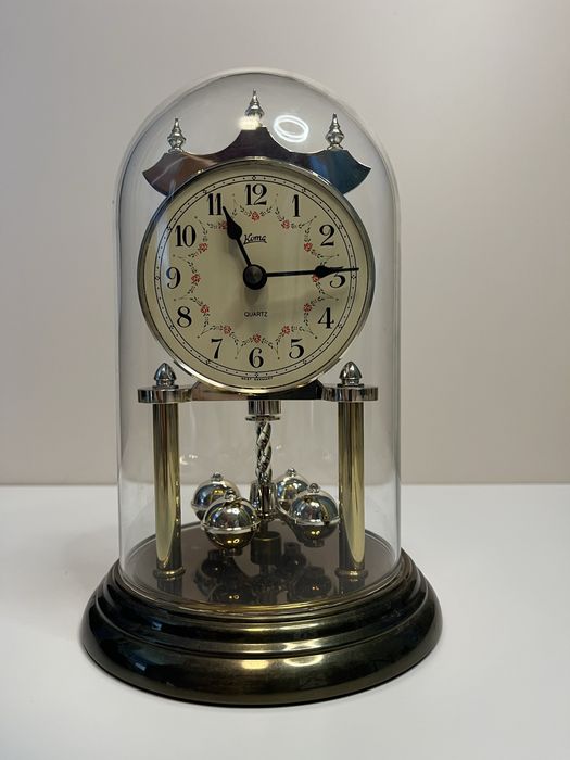 Вінтажний настільний годинник Koma (Quartz) під скляним ковпаком