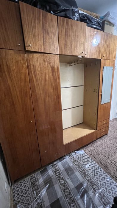 Шафа для одягу в коридор