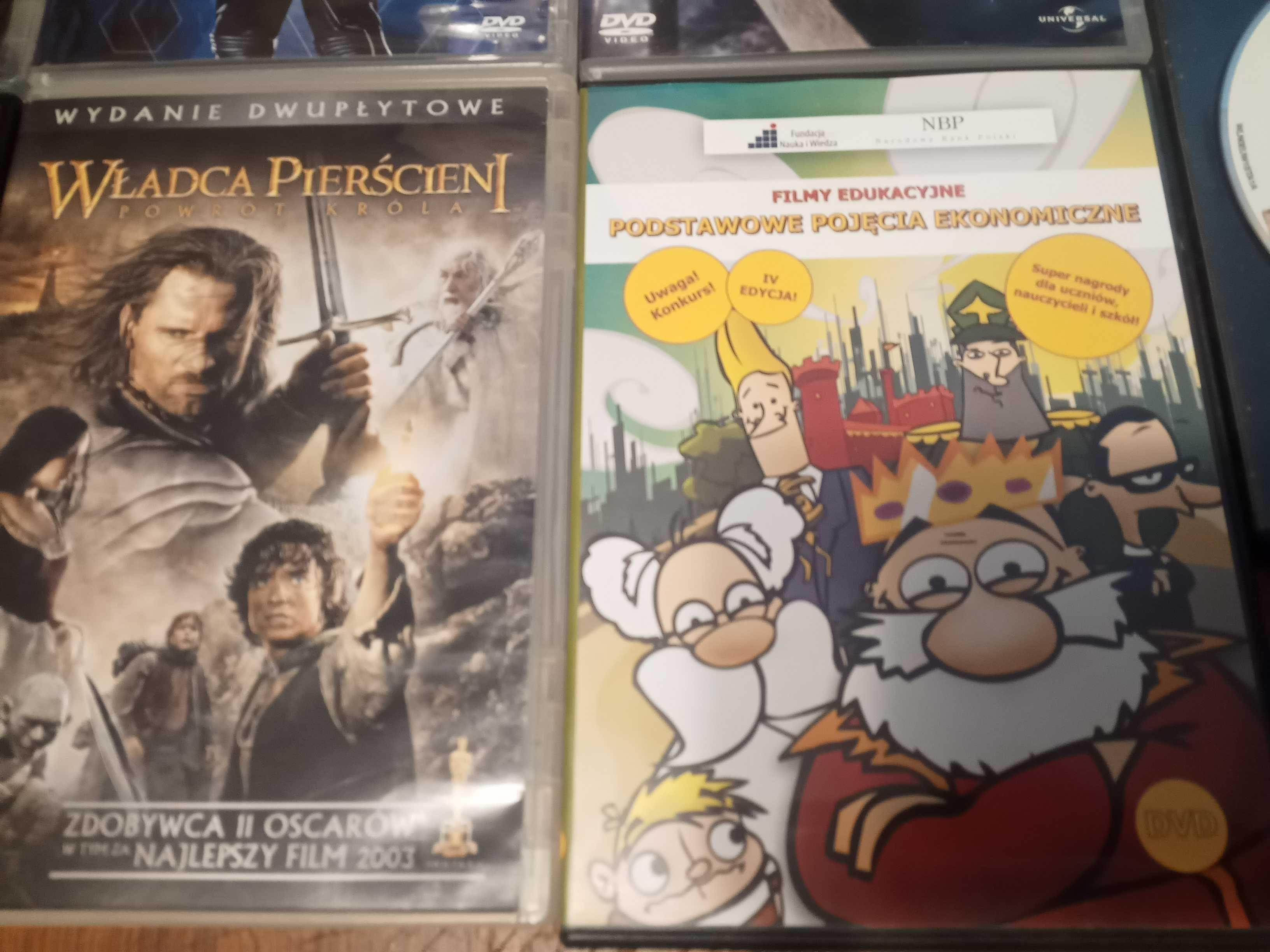 Filmy DVD 8 tytułów