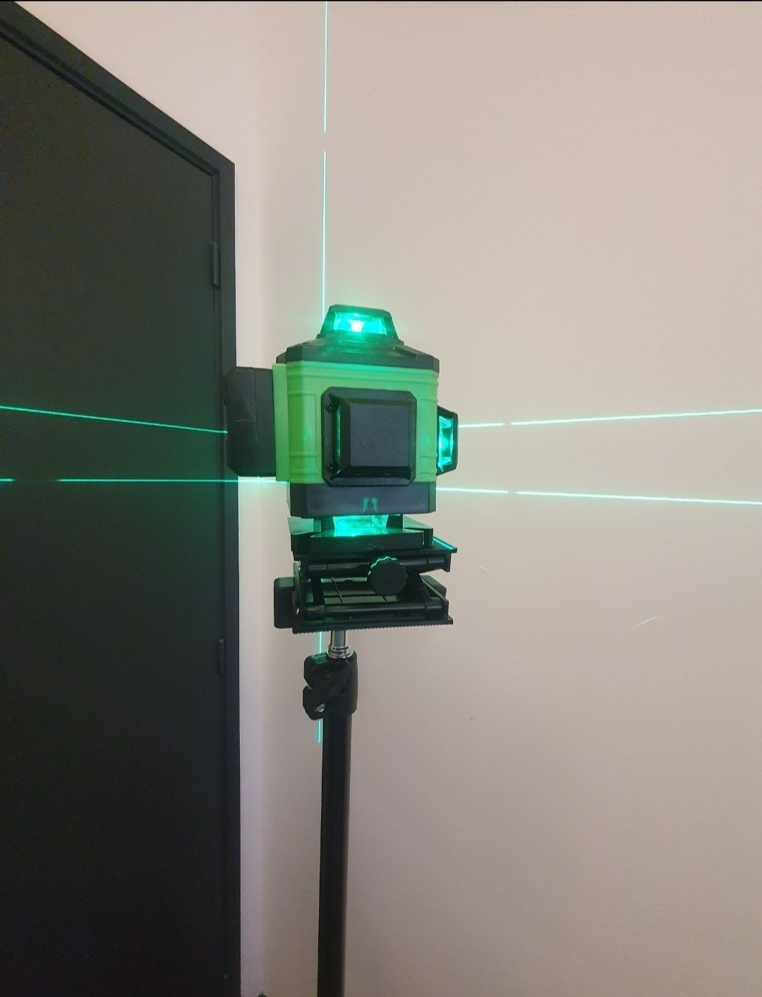 nivel laser 16 linhas com tripé como novo
