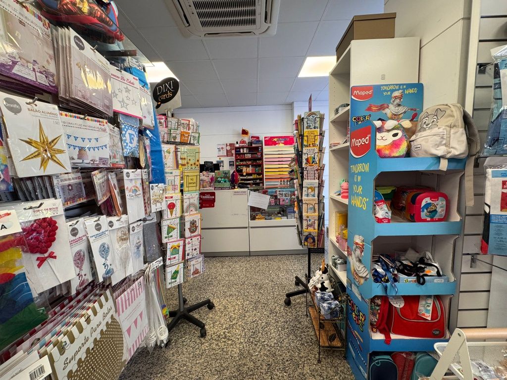Recheio e Móveis na Papelaria em Liquidação Total