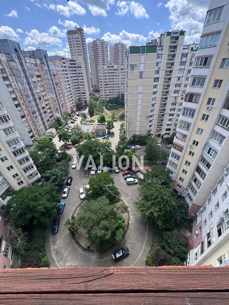 Продаж 2 кім. квартири ремонт, метро Харківська вул. Вишняківська