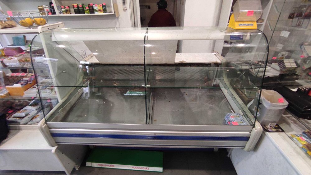 продам кондитерскую витрину