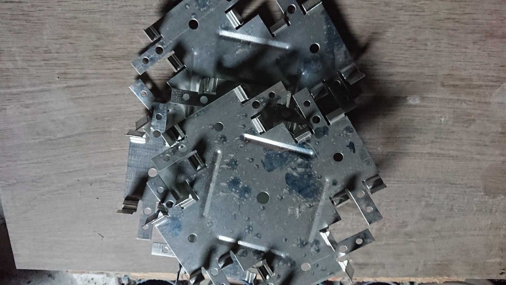 Краби для кріплення направляючих гіпсокартонних стель