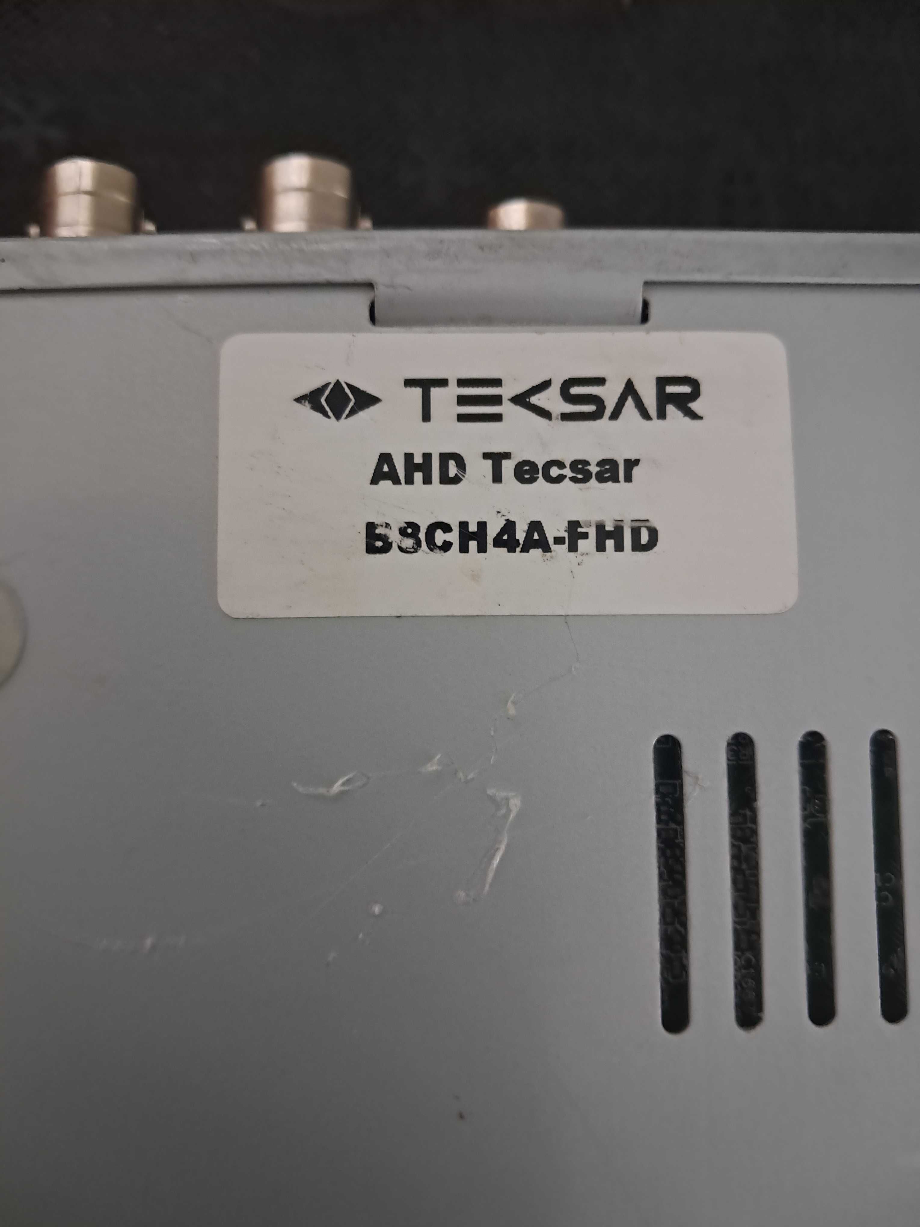 Гибридный 8-канальный видеорегистратор AHD Tecsar B8CH4A-FND