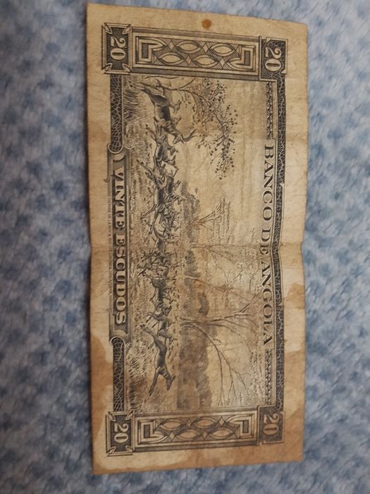 notas do banco de Angola