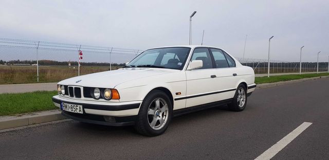 Sprzedam samochód osobowy Bmw E34 520i