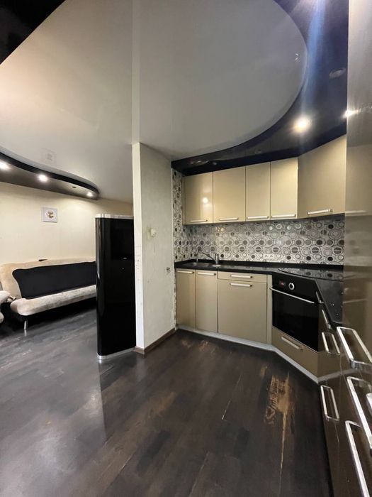 Сдам 3 комн квартиру ЖМ Тополь-1 ( 3спальни+студия) 3 этаж с ремонтом