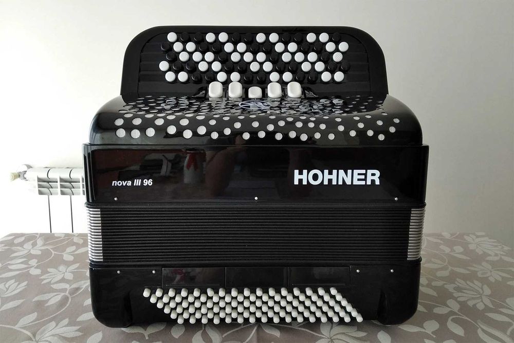 Acordeão Hohner Nova III 96