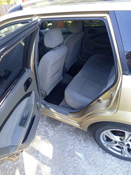 Шевроле Лачетти универсал 1.6