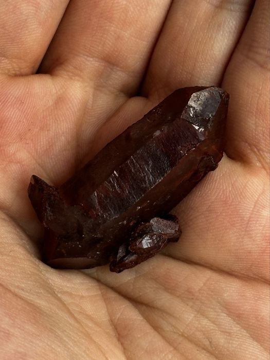 Kryształ 2-generacyjnego kwarcu zażelazionego - Maroko