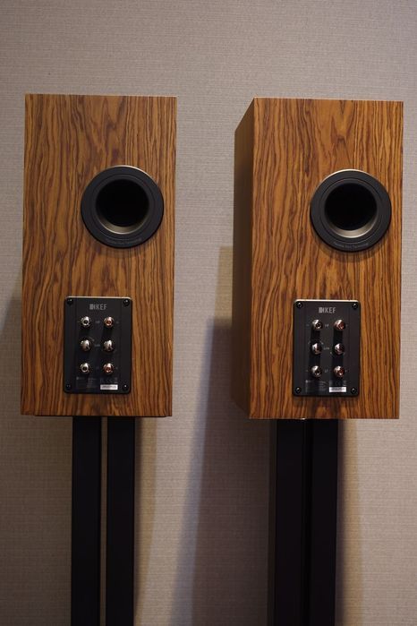 KEF R3 Meta Walnut Para - Outlet