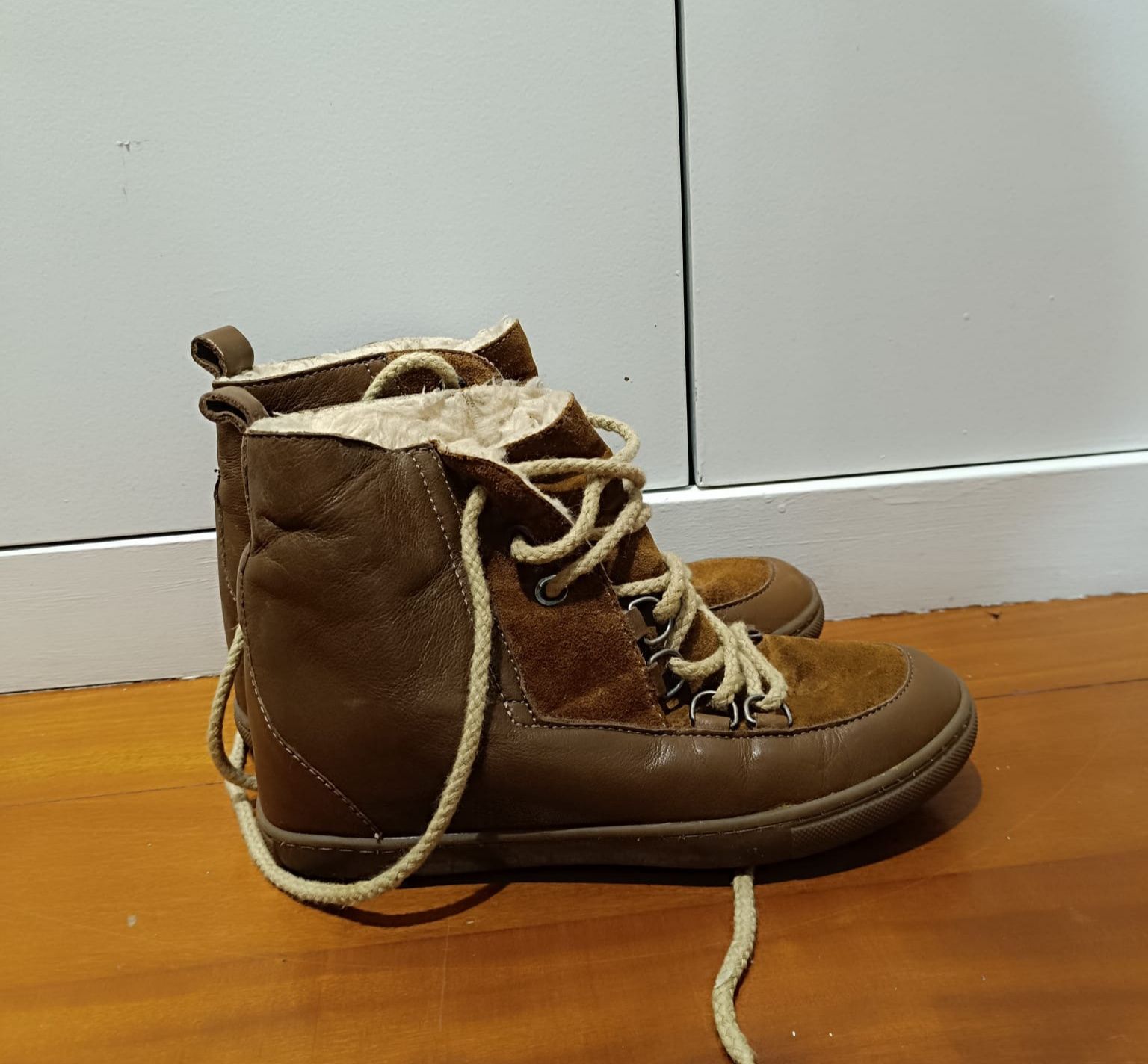 Botas com pelo e sola compensada interior Zara