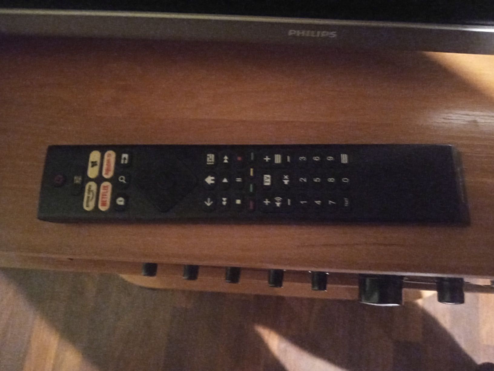 Sprzedam telewizor smart tv55cali z uszkodzoną matrycą model 55PUS7556