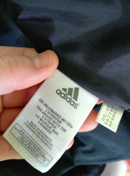 Czarna taliowana kurtka Adidas - rozm. 44 (16 UK)