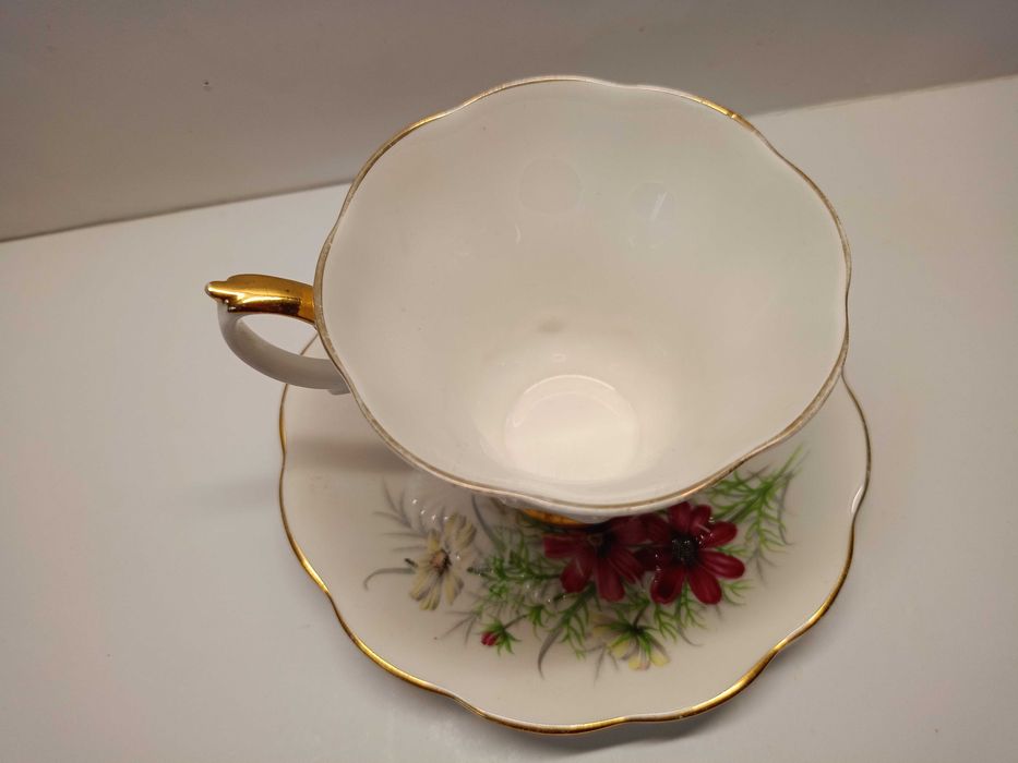 Royal Albert - angielska porcelana kostna - Unikatowy kształt