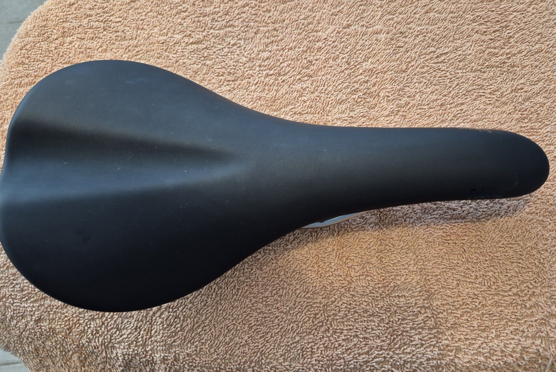 Selim bicicleta Fabric Scoop Shallow Elite