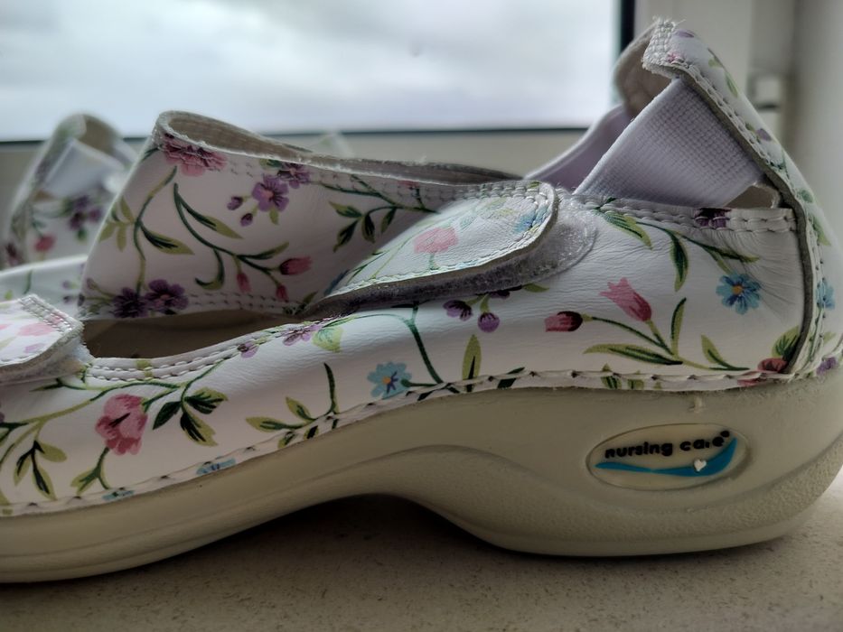 Vendo sandálias ortopédicas