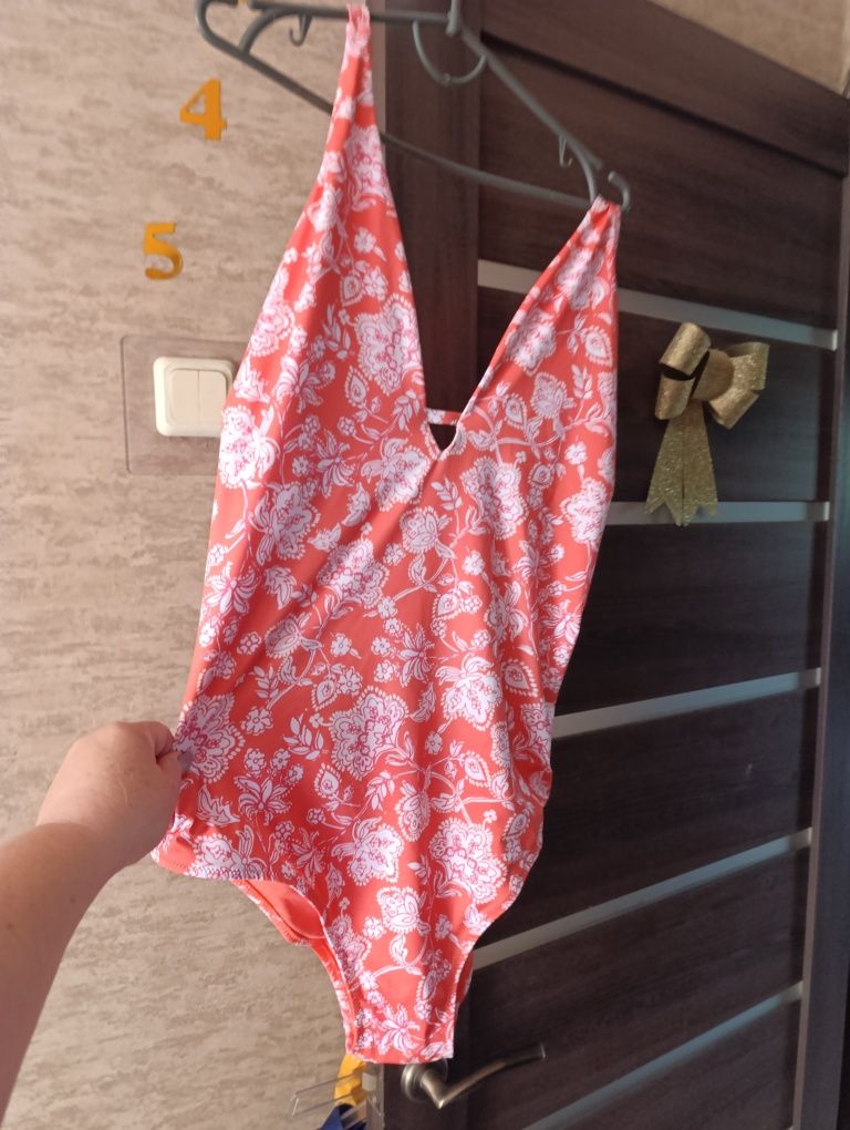 Продам купальники