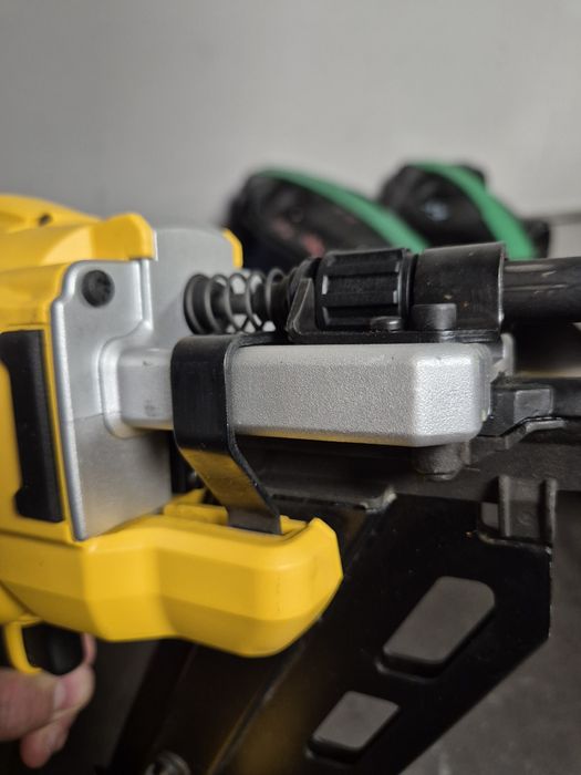 Gwozdziarka DeWalt DCN930, sztyfciarka,gwoździarka