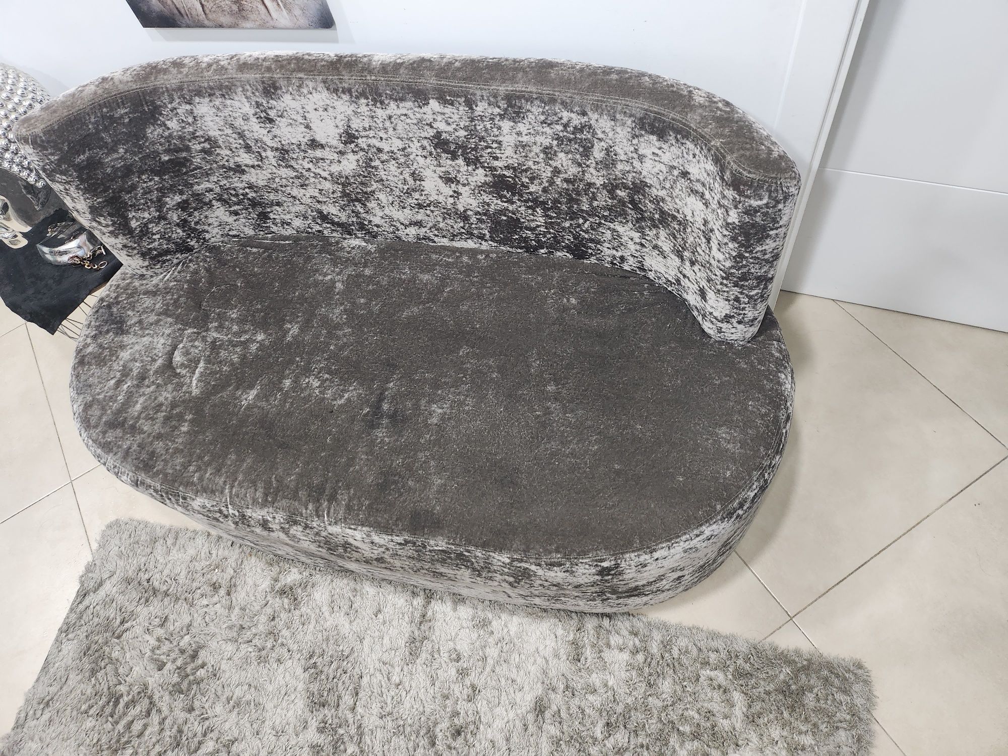 Sofa em veludo cinza