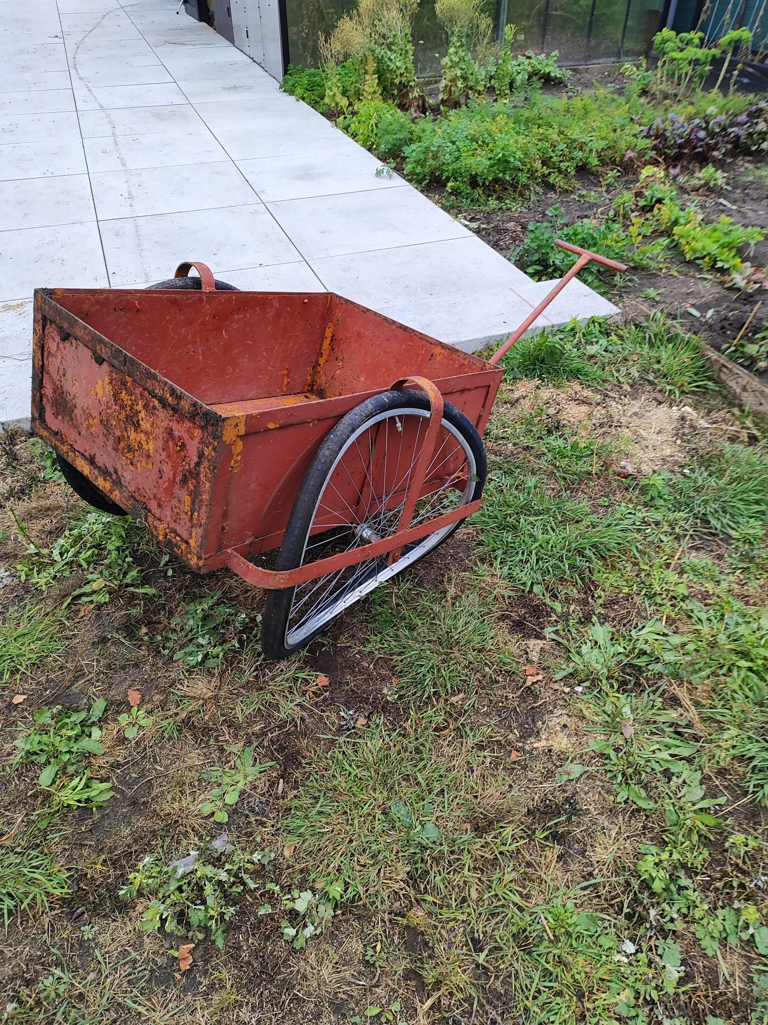 Wózek żula, mocny w sam raz na puszki i inne:)