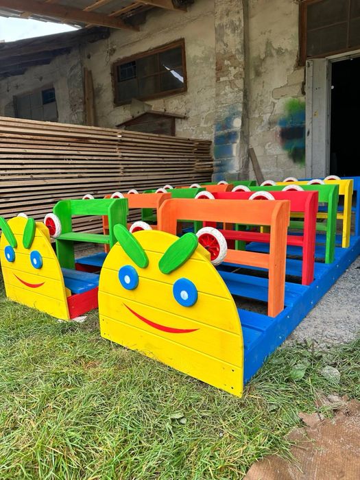 Гусениця на дитячий майданчик