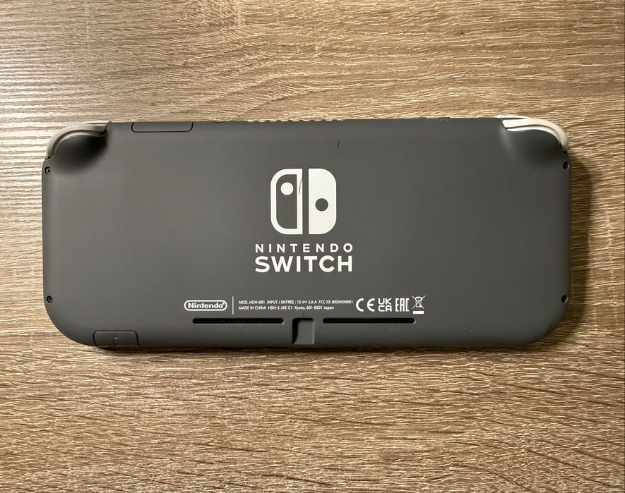 Продам nintendo switch lite + чохол