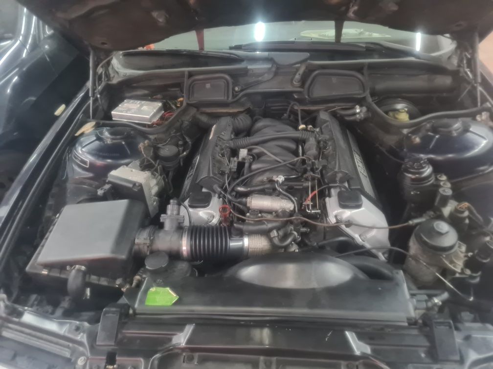 Somente para peças bmw 730i e38 v8