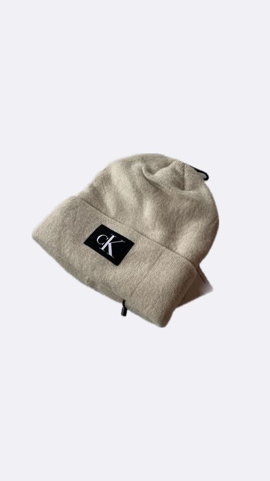 Новая зимняя шапка calvin klein (ck monogram logo beanie hat)с америки