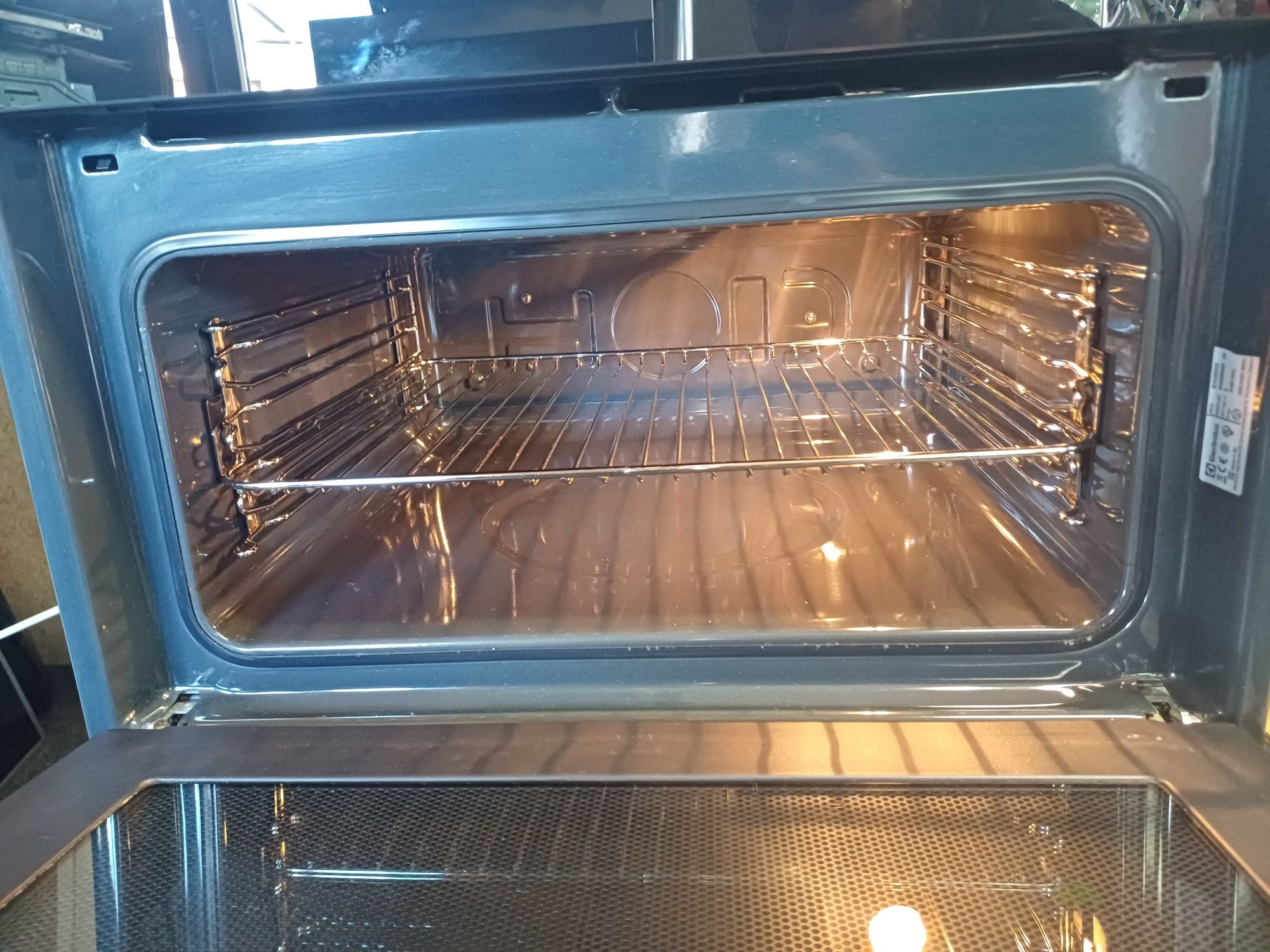 Kuchenka mikrofalowa do zabudowy Electrolux