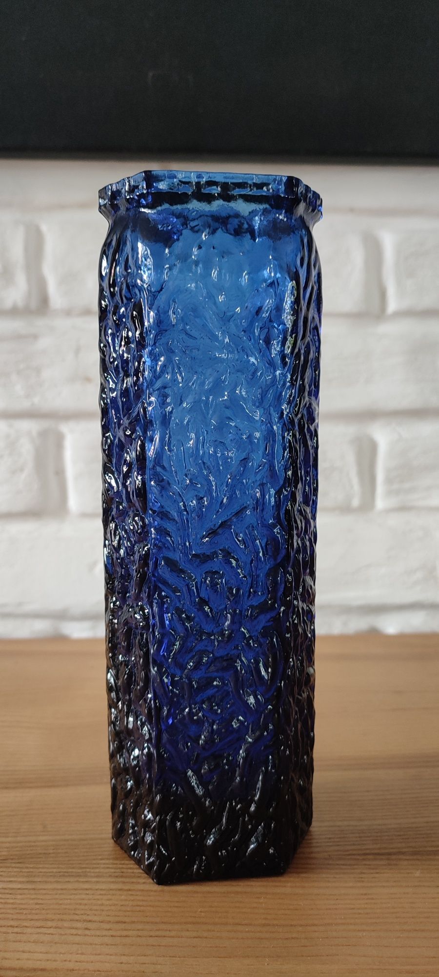 Szklany wazon kobaltowy 80 lata