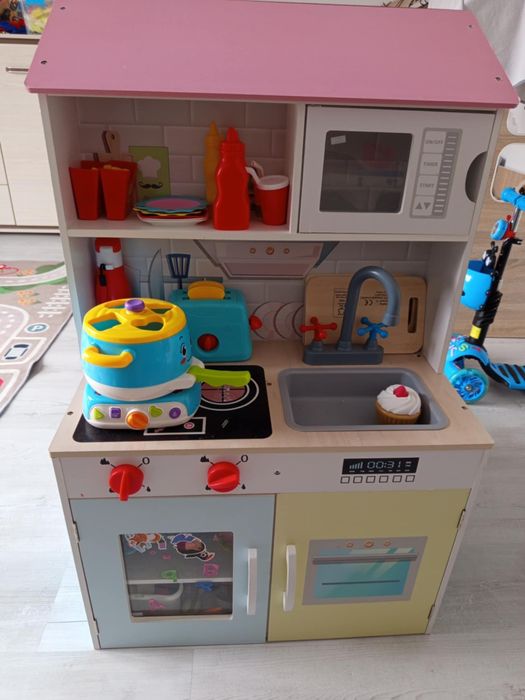 Domek dla dzieci z całym wyposażeniem