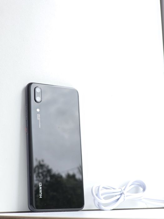 Huawei p20 4/128 gb класний стан