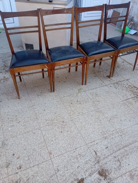 Vendo estas cadeiras muitas bonitas bom estado