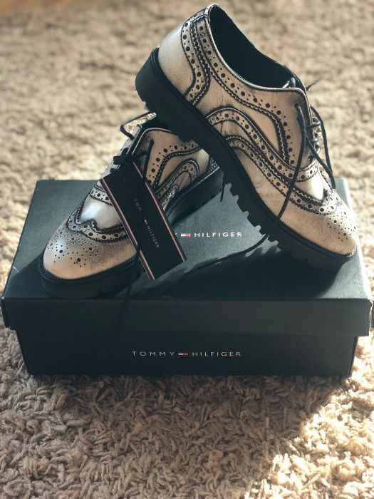 Взуття  нове 37 р.