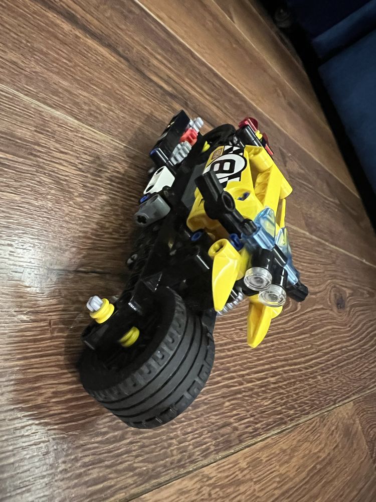 Lego Technic kaskaderski motocykl 42058