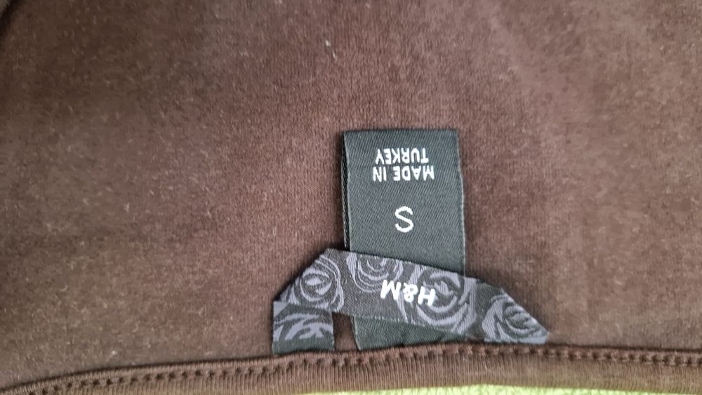 T-Shirt H&M tamanho S castanha
