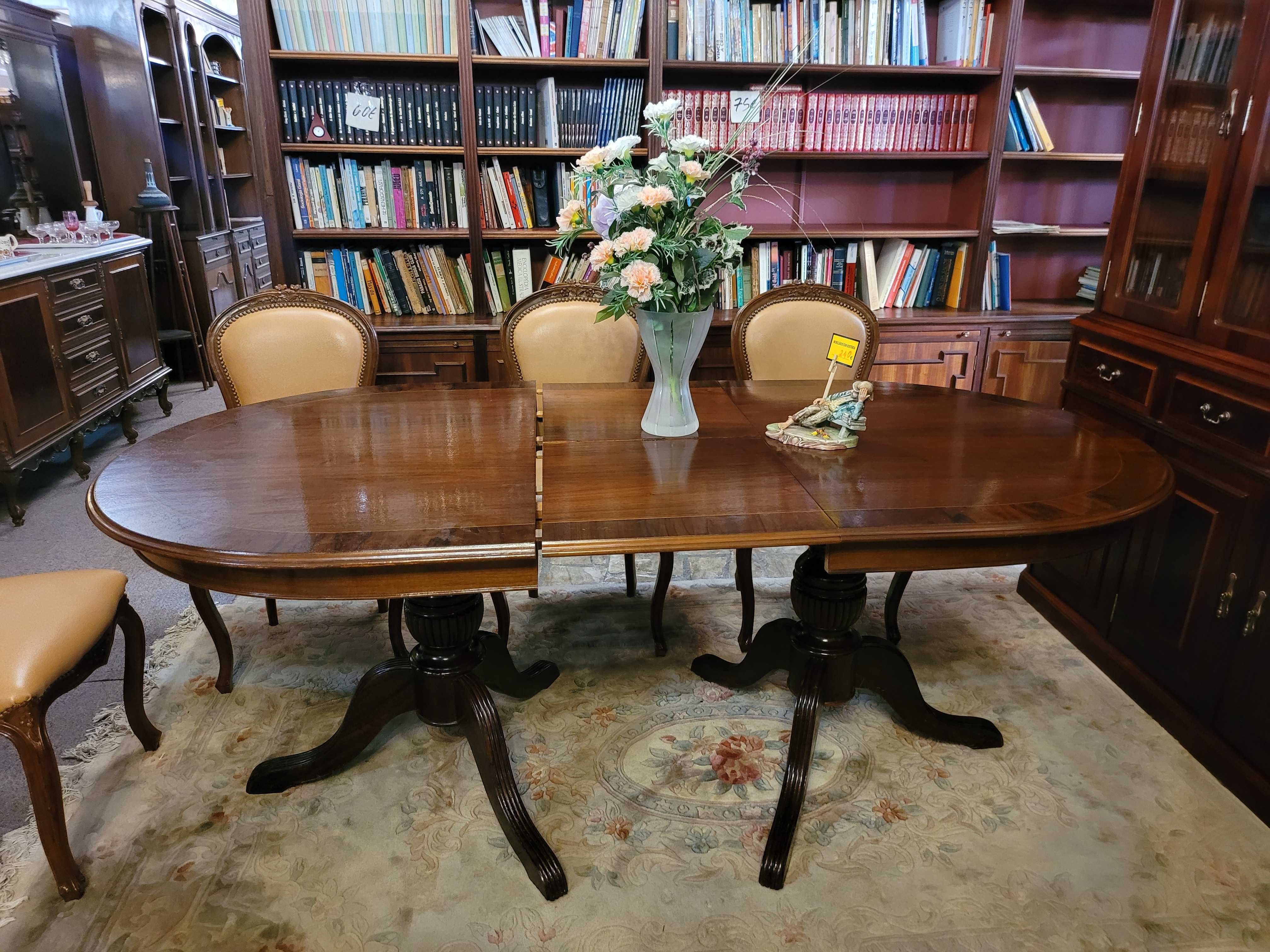 Mesa de sala em madeira com dois pés de galo - extensível - Só a m