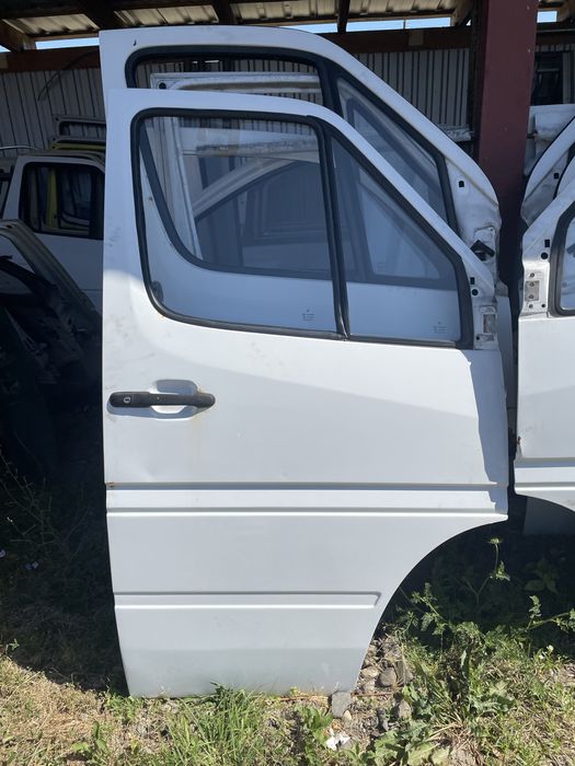 Двері передні ліві праві Sprinter W901-905 CDI