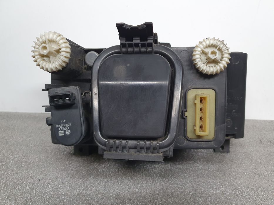 Ótica / farol esquerda VOLKSWAGEN Polo Variant (6V5)